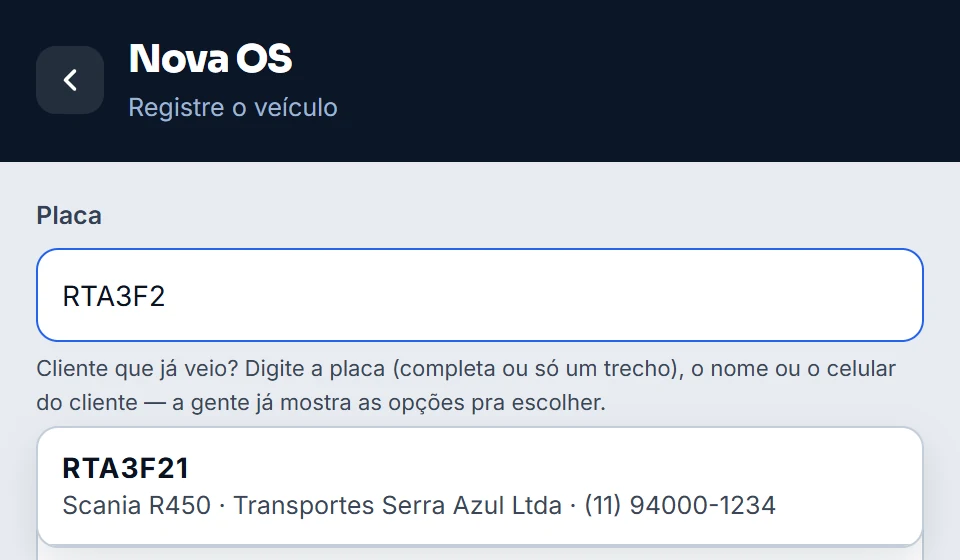 Campo de placa da Nova OS: ao digitar parte da placa, o Minha Flanela sugere o caminhão Scania R450 da Transportes Serra Azul